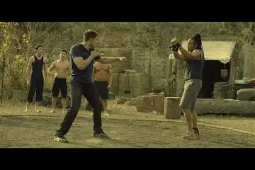 Ilustrasi sinopsis film 'Kickboxer: Vengeance' yang bakal tayang di Bioskop Trans TV malam ini, Rabu (18/10/2023).