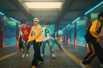 Lirik dan Terjemahan 'B.O.M.B.' yang Dipopulerkan oleh TREASURE ...