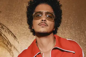 Arti Lagu Versace On The Floor yang Viral di TikTok, Vulgar Banget.