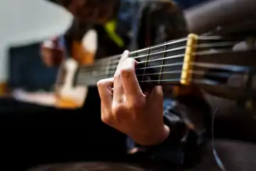 Ilustrasi lirik dan chord lagu 'Babar Pisan' yang dibawakan oleh Ajeng Febria.
