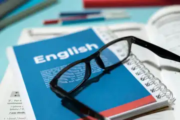 Materi bahasa Inggris kelas 11 Semester 1 dan 2 Kurikulum Merdeka lengkap dengan penjelasannya.