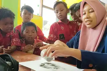 Alumni MBKM Lanjutkan Studi di Inggris Lewat Pengalaman di Program Kampus Mengajar