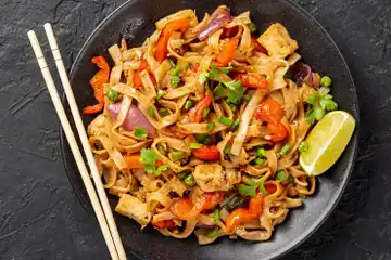 Illustrasi mie goreng sukiyaki