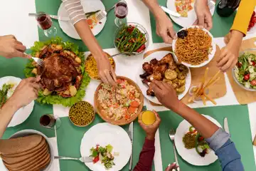 Ilustrasi ide menu buka puasa, takjil, dan sahur di bulan Ramadhan.