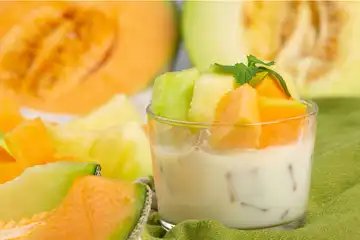 Kumpulan cara membuat atau resep smoothies melon yang lembut, menyehatkan, dan enak.