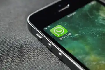 Ilustrasi WhatsApp untuk mengirim long text buat pacar tidur.