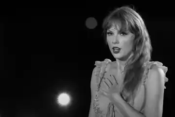 Lirik Lagu dan Terjemahan I Can Do It with a Broken Heart - Taylor Swift