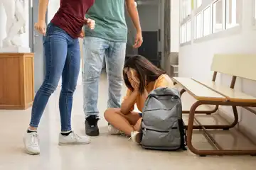 Ilustrasi contoh poster bullying.