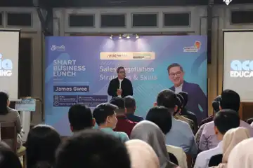 Lebih dari 100 peserta memadati Habitate Glasshouse Jakarta dalam acara Smart Business Lunch (SBL), seminar luring dengan tajuk &ldquo;Sales Negotiation Strategies and Skills&rdquo; yang diadakan oleh Radio Smart FM Jakarta &ldquo;Business and Inspiration&rdquo;.