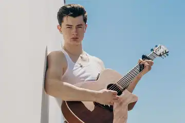 Lirik lagu 'I Think They Call This Love' - Elliot James Reay