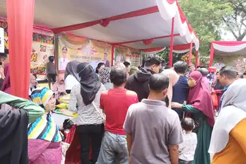 Gerakan Pangan Murah (GPM), dengan menjual berbagai barang kebutuhan pokok di halaman Kantor Dinas Ketahanan Pangan Kalbar, Rabu (16/10/2024).