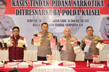 pengungkapan barang bukti 70,7 kilogram sabu dari terduga jaringan Fredy Pratama oleh Polda Kalsel
