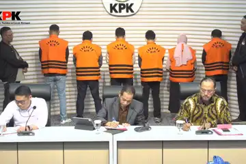 enam tersangka OTT KPK dalam kasus dugaan suap Pengadaan Barang dan Jasa (PBJ) di lingkungan Pemerintah Provinsi Kalimantan Selatan