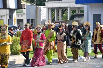parade baju adat Nusantara dalam peringatan Hari Sumpah Pemuda di Kota Banjarmasin