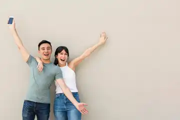 Ilustrasi zodiak yang move on dengan cara jalin hubungan baru.
