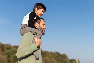 40 Ucapan Hari Ayah dari Anak Laki-Laki, Menyentuh Hati Penuh Makna 