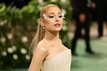 Lirik Lagu 34+35 - Ariana Grande dengan Terjemahan Viral di TikTok ...