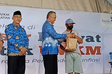 Setelah sukses digelar pada tahun 2022 lalu, Pasar Rakyat untuk UMKM kembali dilaksanakan oleh Dinas Koperasi dan UKM Provinsi Kalimantan Selatan pada tahun ini.