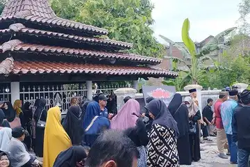Potret ratusan penggemar dalang Ki Warseno hadiri pemakaman pada Kamis (12/12/2024).