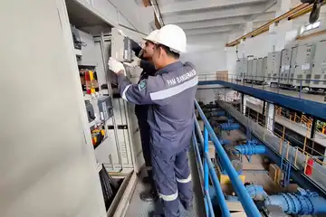 pemasangan MCCB 1000 A pada panel IPA II Pramuka PAM Bandarmasih