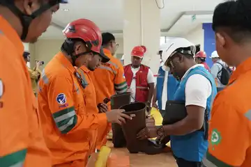 pemeriksaan keselamatan alat kerja kepada personel PLN UID Kalselteng