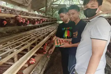 Para peserta didik SMA Strada Bhakti Wiyata, Kranji, Kecamatan Bekasi Barat, Kota Bekasi, mengadakan program Live In untuk mengembangkan semangat kepedulian terhadap sesama khususnya yang berada di tempat-tempat jauh di pedesaan. 