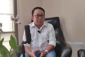  Anggota Komisi D DPRD Kota Surabaya, William Wirakusuma saat talkshow Dialog Sambang Parlemen Sonora Surabaya, Rabu (15/1/2025).