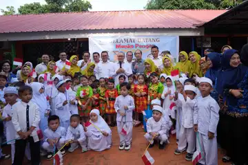 Menko Pangan &amp; Mendag Tinjau program Makan Bergizi Gratis (MBG), di TK Asoka, Jalan Perintis Kemerdekaan, Kota Makassar, Jumat, 17 Januari 2025