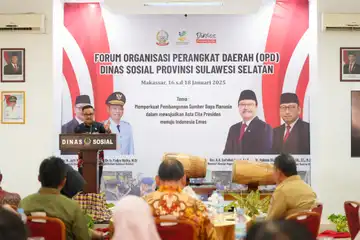 Sekda Sulsel Jufri Rahman membuka Forum Organisasi Perangkat Daerah Dinas Sosial se-Sulsel, di Aula Kantor Dinas Sosial, Kamis, 16 Januari 2025. 