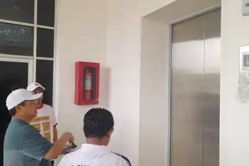 proses tapung tawar fasilitas elevator di Menara Pandang Siring Sungai Martapura Banjarmasin