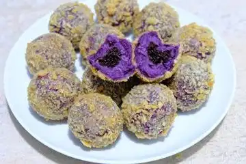 Ilustrasi resep bola ubi isi coklat.