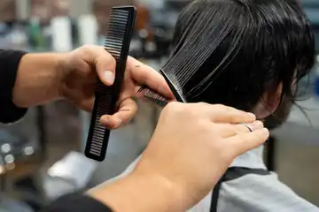 Illustrasi Mimpi Potong Rambut