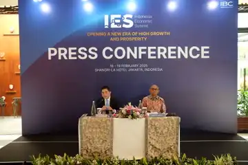 Ketua Dewan Pengawas IBC Arsjad Rasjid (kiri) bersama COO IBC William Sabandar (kanan).  Dok: Kompas