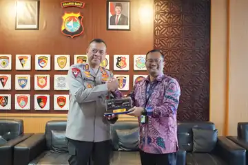 Kapolda Sulawesi Barat, Irjen Pol Raden Adang Ginanjar bersama Executive General Manager (EGM) Pertamina Patra Niaga Regional Sulawesi, Fanda Chrismianto.
