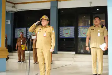 Sekda Banjar HM Hilman selaku pembina apel sekaligus penyerahan Perjanjian Kinerja (PK) lingkup Sekretariat Daerah Kabupaten Banjar Tahun 2025