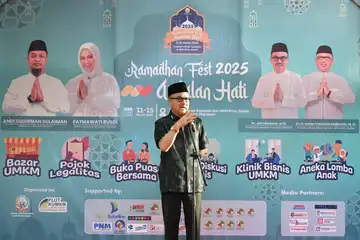 Sekda Sulsel Jufri Rahman membuka acara Ramadhan Fest Andalan Hati di halaman Dinas Koperasi dan UMKM, Selasa, 11 Maret 2025.