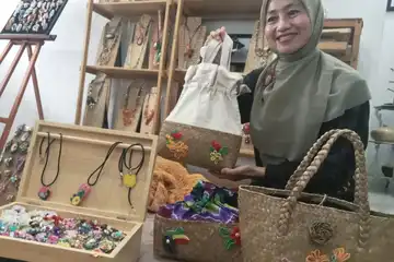Nurhamdani, dosen sekaligus pengusaha aksesoris