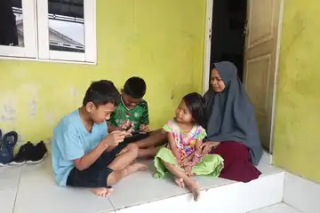 Norlaila bersama tiga anaknya sekarang tinggal di rumah yang layak