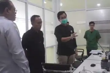 Wakil Gubernur Kalimantan Barat, Krisantus Kurniawan tampak meninjau fasilitas dan kualitas pelayanan kesehatan RSUD dr. Soedarso di Pontianak. 