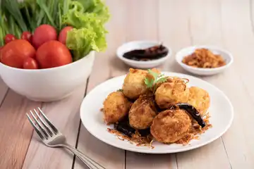 Illustrasi tahu telur crispy