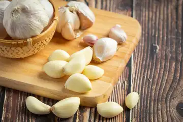 Manfaat makan bawang putih mentah
