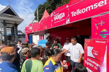 Booth Telkomsel Siaga diserbu pelanggan saat momen RAFI 2025