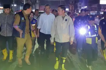 3 Jam Menyusuri Daerah Tergenang, Wali Kota Palembang Temukan Sumber Banjir di Jalan SMB