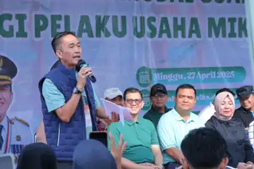 Wali Kota Palembang, Ratu Dewa, resmi meluncurkan program pinjaman modal usaha bagi pelaku usaha mikro di Kota Palembang pada Minggu (27/4/2025).