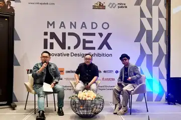 Antonius Yan Halim selaku Managing Director Mitrapabrik.com, National Sales Manager Fortress Hens Sumarauw, Louise Lie Head Of Creative Media Department Mitrapabrik.com saat Konferensi Pers di Luwansa Hotel, Manado.