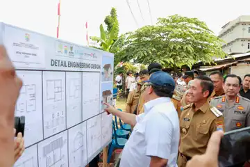 Ratu Dewa saat launching Program Gebrak di Lorong Kumpeh Brayun, 23 Ilir, Senin (5/5/2025).