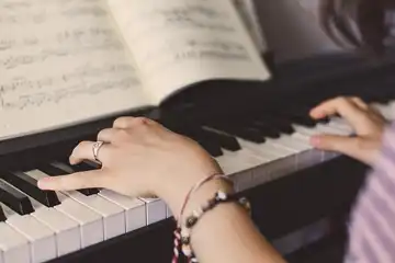 Lirik lagu Piano Man