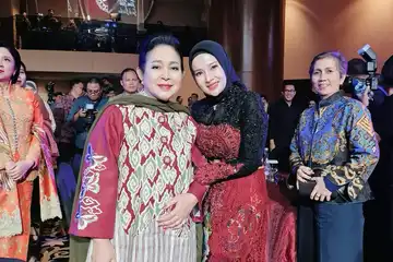 dr. Ayu Widya bersama Titiek Soeharto