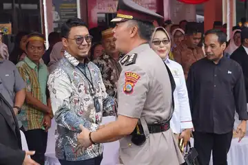 Pimpinan Cabang Bank Rakyat Indonesia Parigi Sulawesi Tengah Andri Fauzan Rahman menghadiri upacara serah terima jabatan Kapolres Parigi Moutong