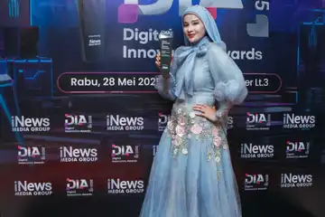 dr. Ayu Widyaningrum meraih penghargaan prestisius Digital Innovation Awards 2025 dalam kategori Digital Innovation in Creative Industries